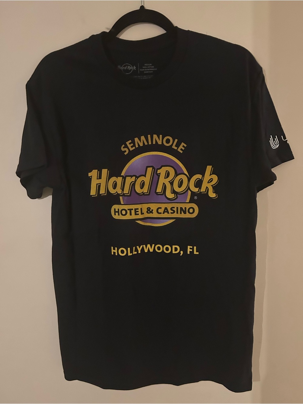 Seminole Hard Rock Hotel Casino Hollywood FL Black Graphic Logo Medium T Shirt